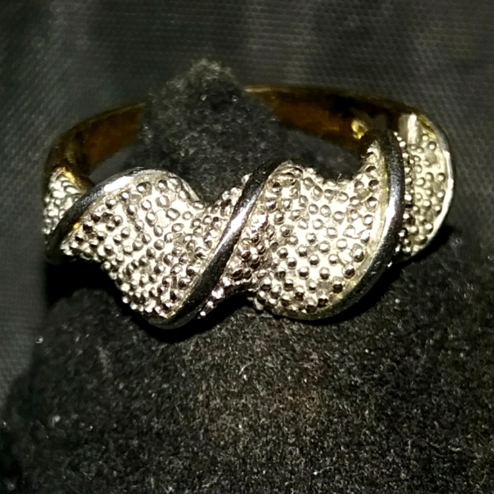 Genuine Diamond Accents Wave Ring Gold .925 Stamped U.S. Size 8